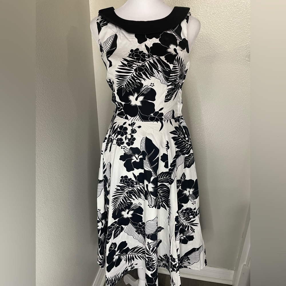 NWT Hearts & Roses Size XS Black and White floral dress - Picture 2 of 7